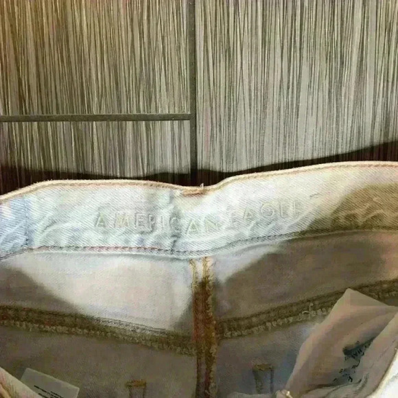 American Eagle Women's Blue Light Wash Distressed Raw Hem Mom Denim Jeans Size 0 - Picture 7 of 11